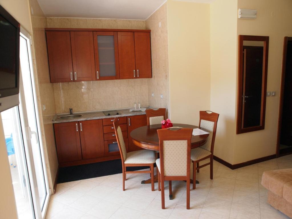Hotel R Утеха Стая снимка