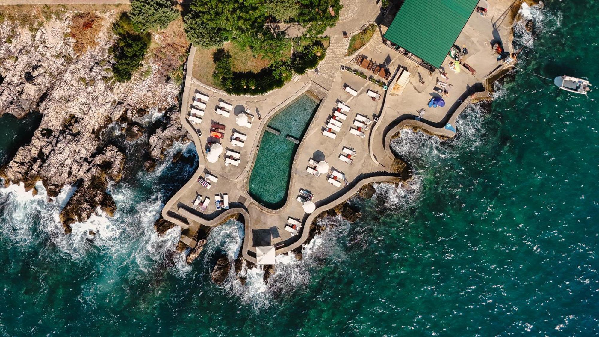 Hotel R Утеха Екстериор снимка