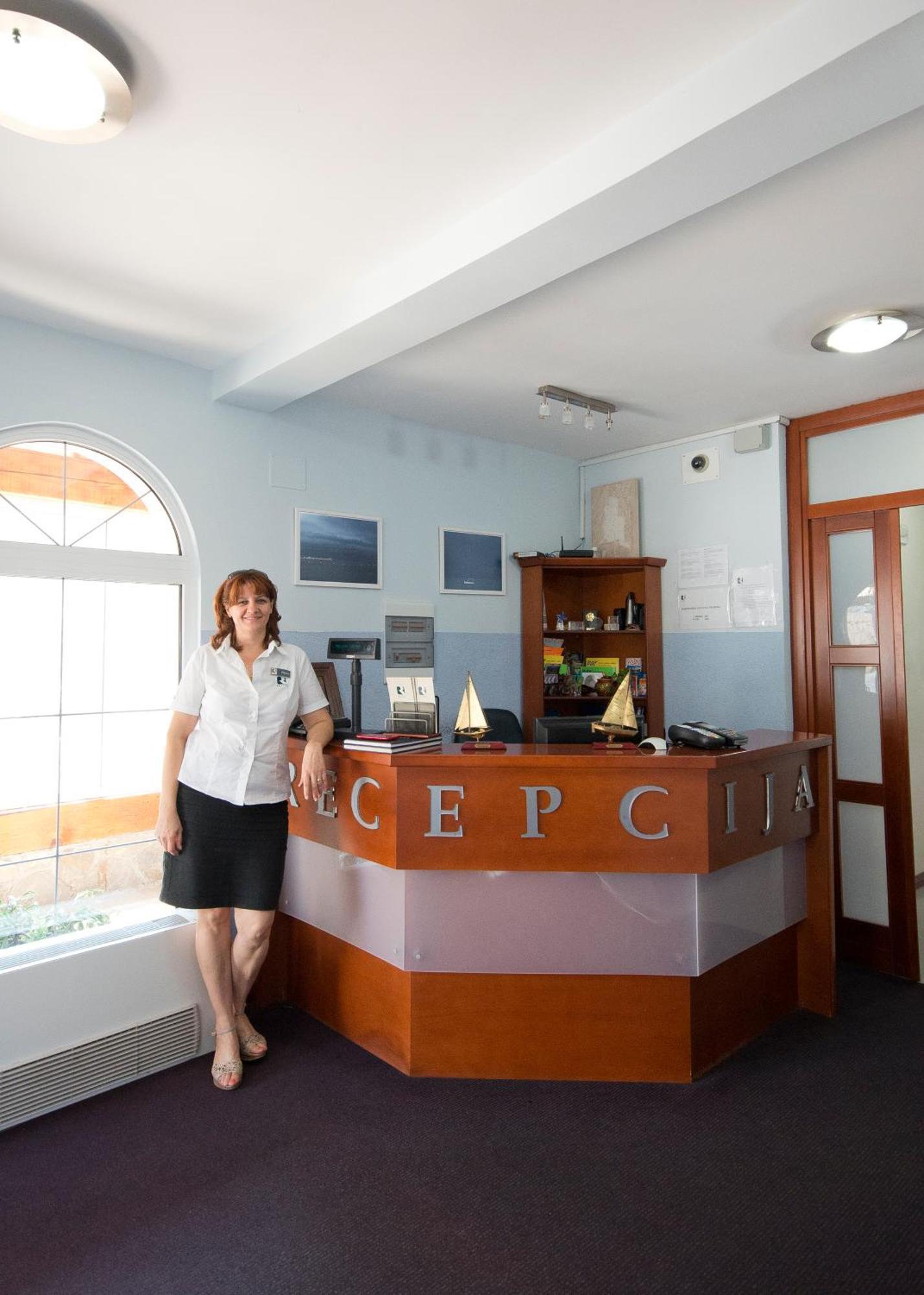 Hotel R Утеха Екстериор снимка