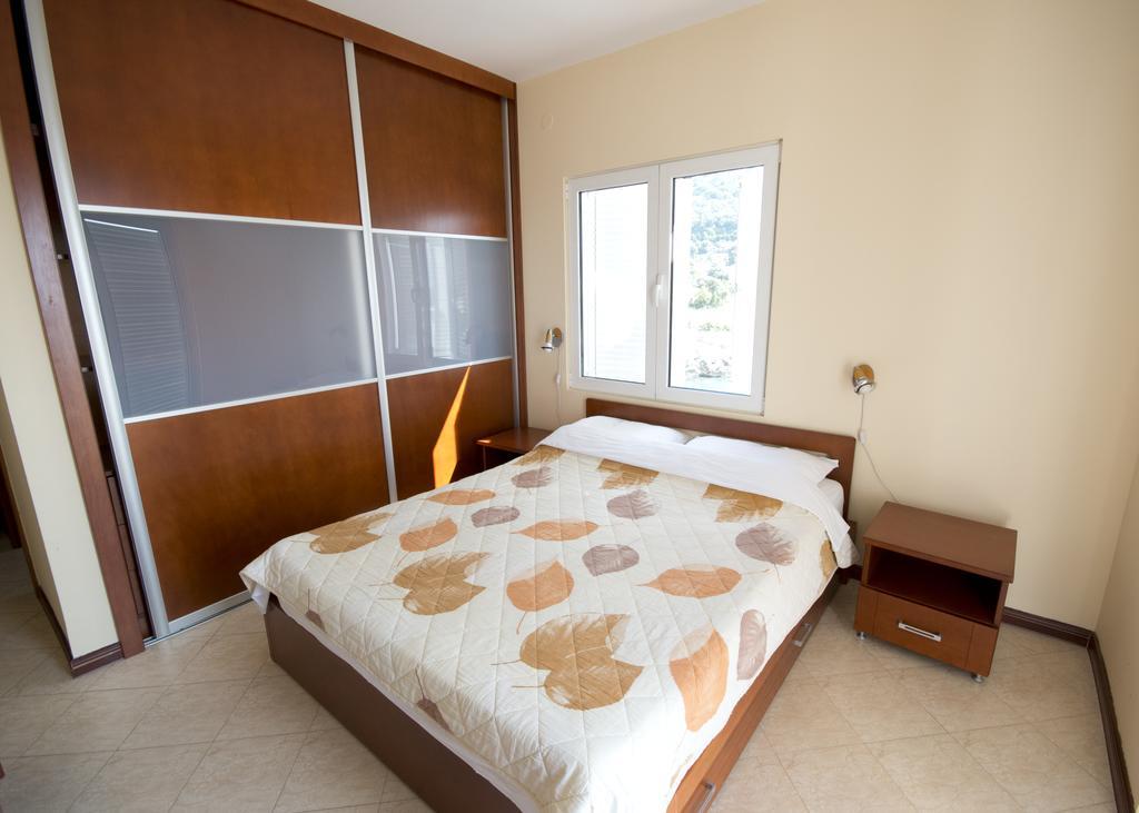 Hotel R Утеха Екстериор снимка