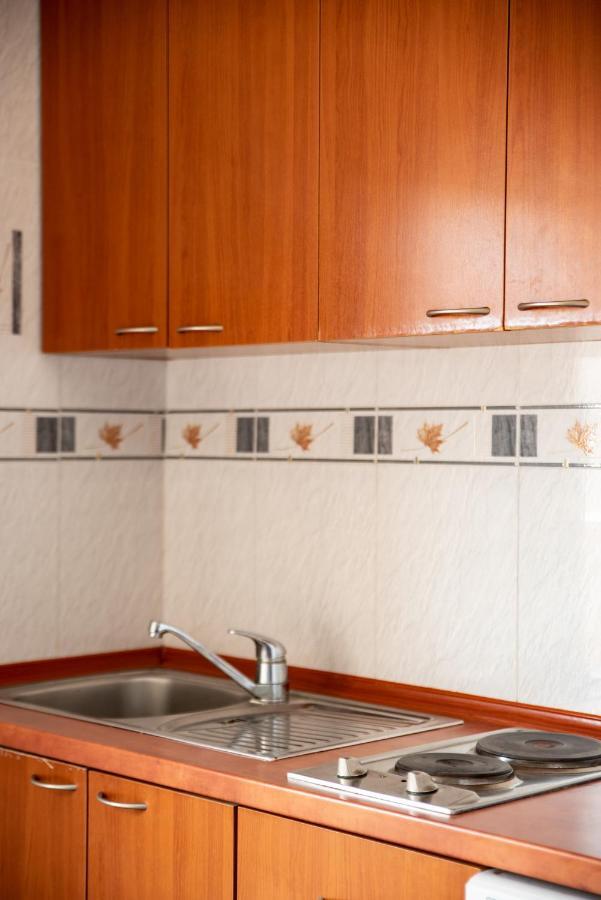 Hotel R Утеха Екстериор снимка